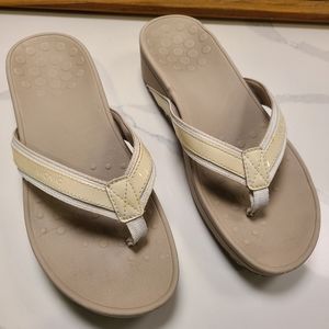 Vionic Women's Flip Flops Sandal